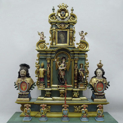 Skulpturen und Hausaltar wurden konserviert.