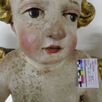 Reinigungsprobe an einem Putto.